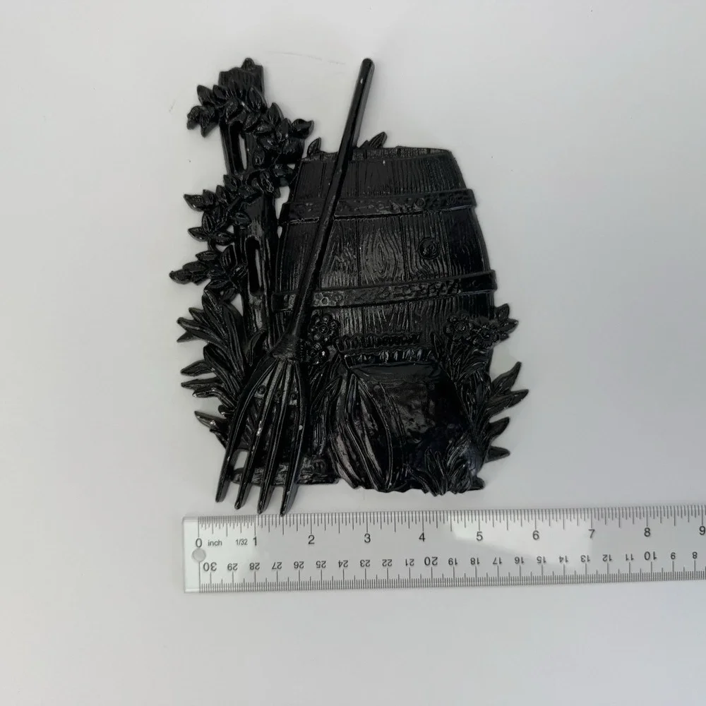 1976 Sexton Cast Iron Black Country Water‎ Barrel wall hanging vintage